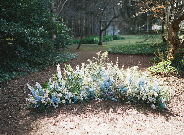 blue and white ceremony floral set up